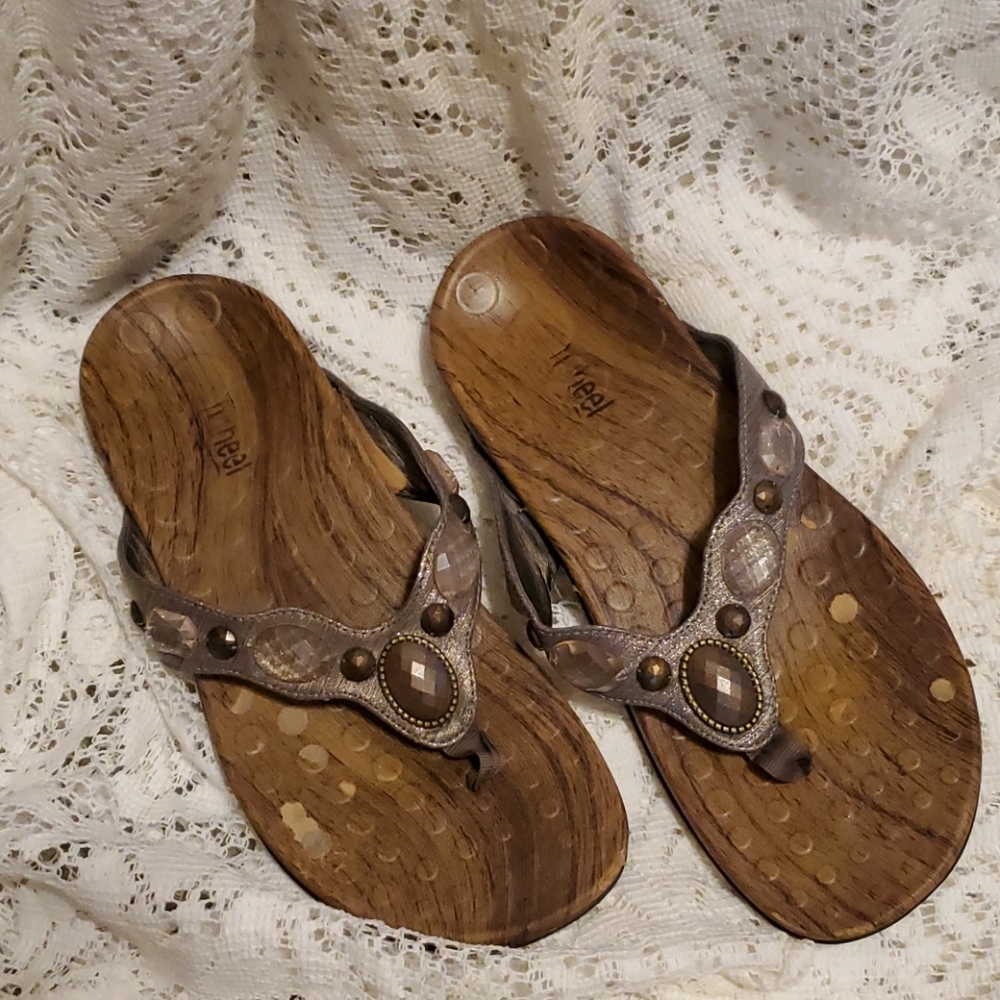 Orthaheel by Vionic sandals